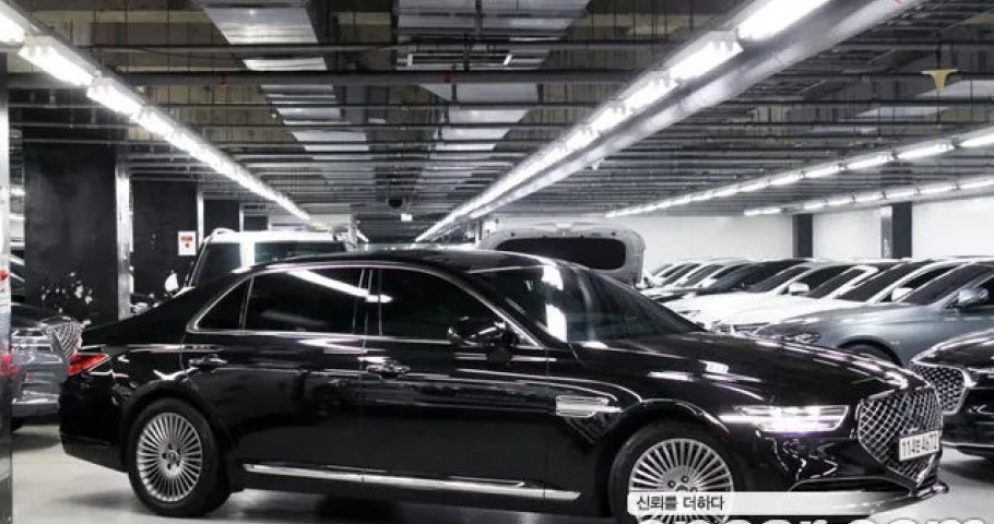 Genesis G90 