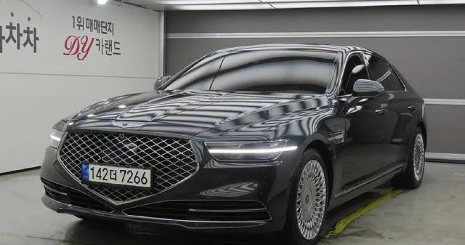 Genesis G90 
