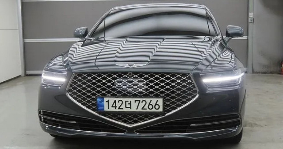 Genesis G90 