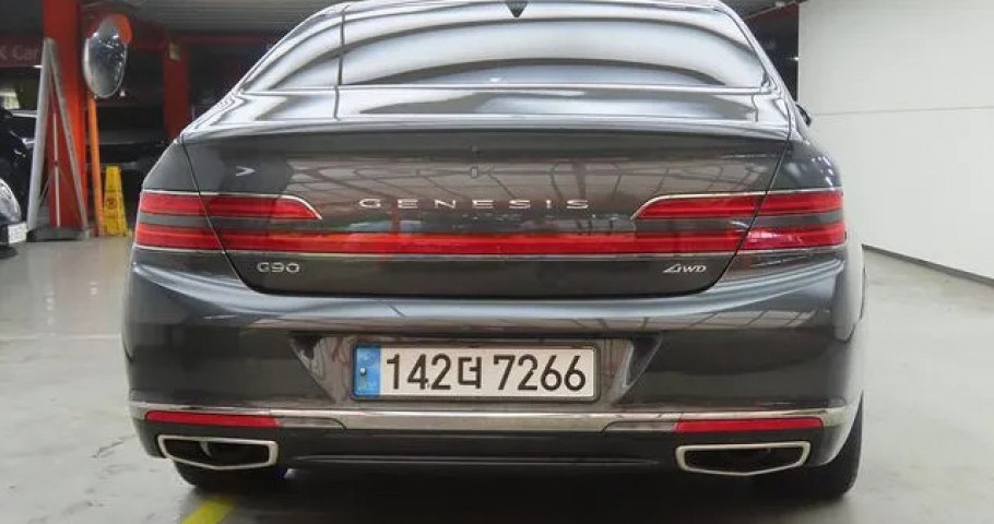 Genesis G90 