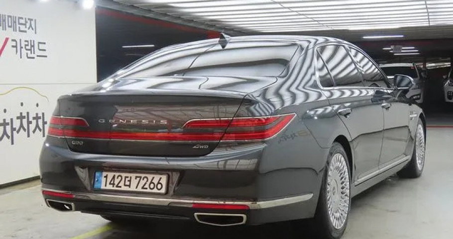 Genesis G90 