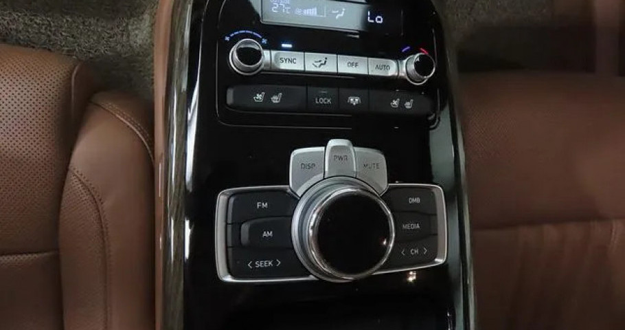 Genesis G90 