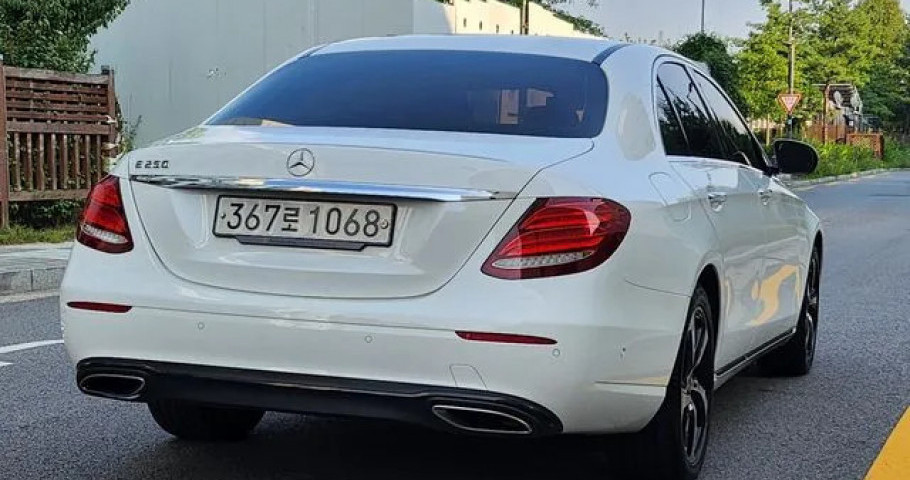 Mercedes-Benz E-Class 