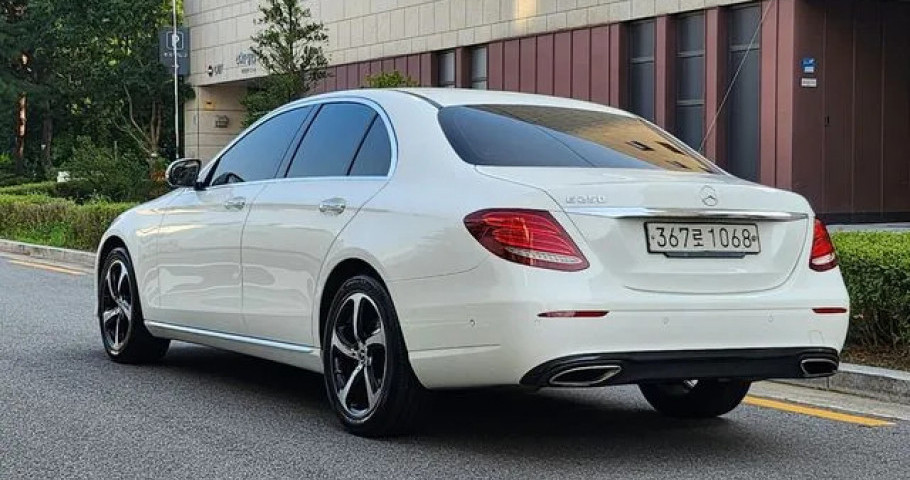 Mercedes-Benz E-Class 