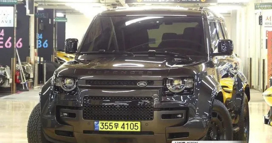 Land Rover Defender 