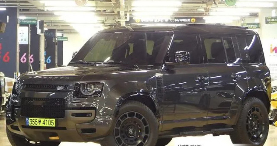 Land Rover Defender 