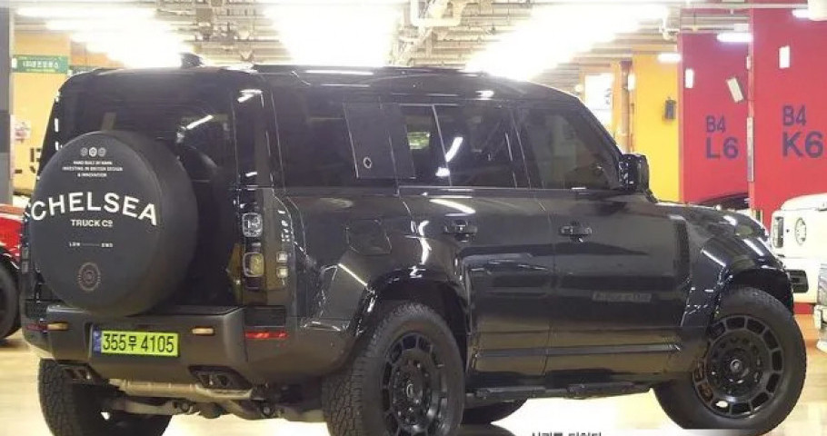 Land Rover Defender 