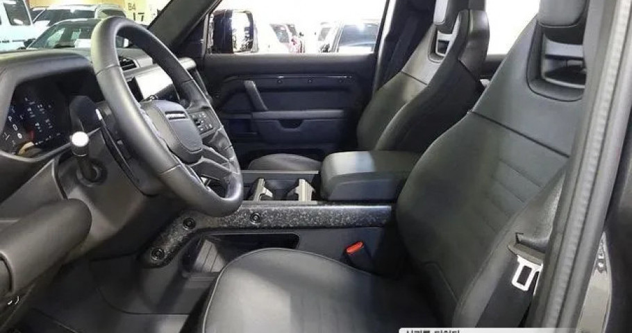 Land Rover Defender 
