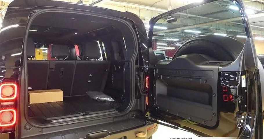 Land Rover Defender 