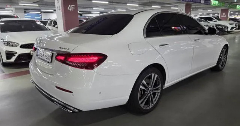 Mercedes-Benz E-Class 