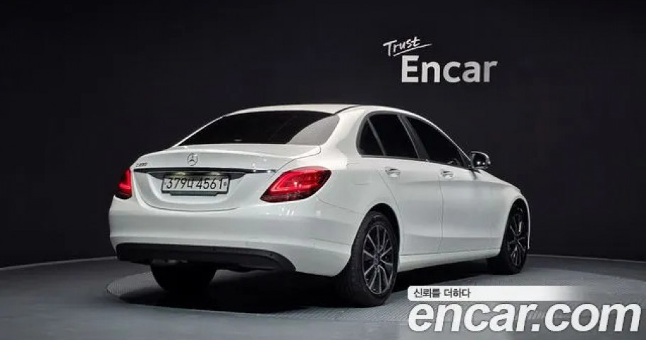 Mercedes-Benz C-Class 