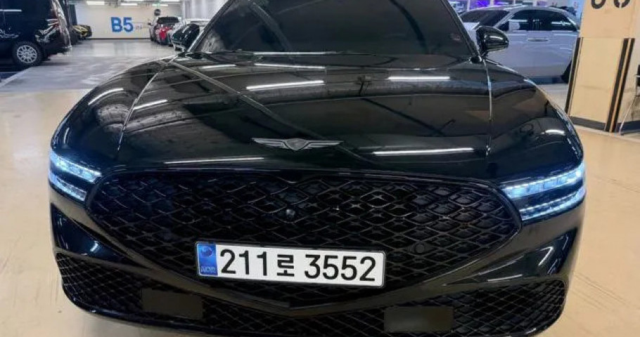 Genesis G90 