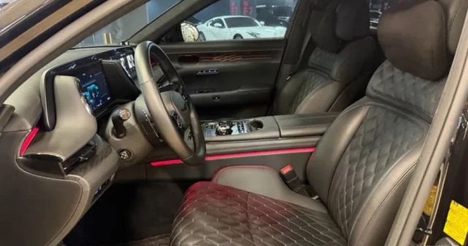 Genesis G90 