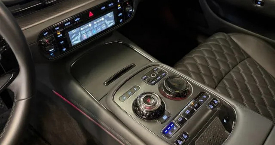 Genesis G90 