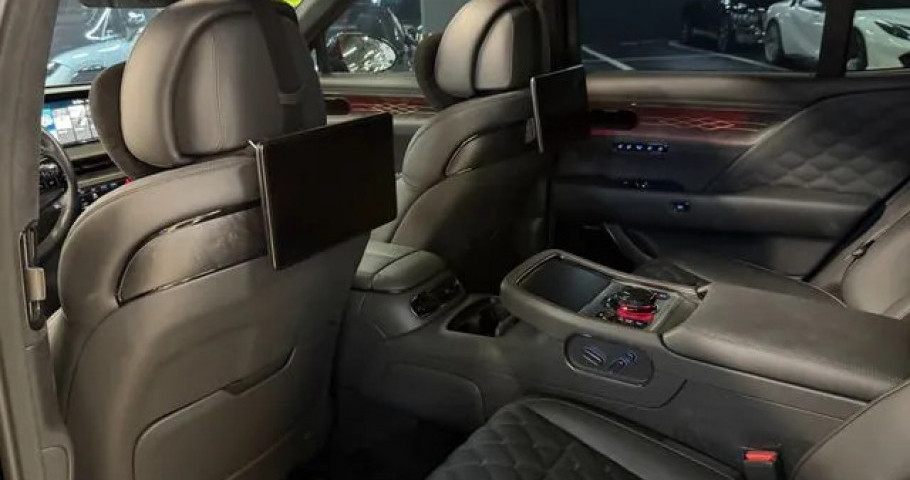Genesis G90 