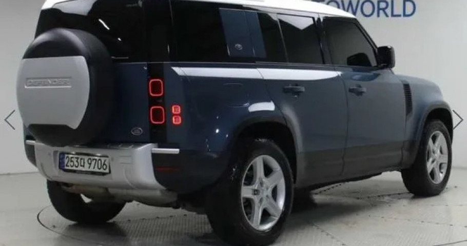 Land Rover Defender 