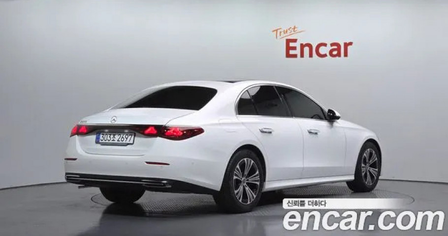 Mercedes-Benz E-Class 