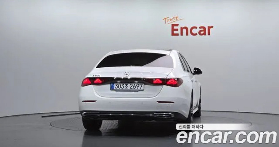 Mercedes-Benz E-Class 