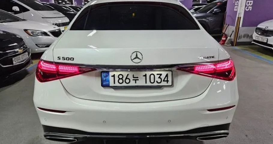 Mercedes-Benz S-Class 