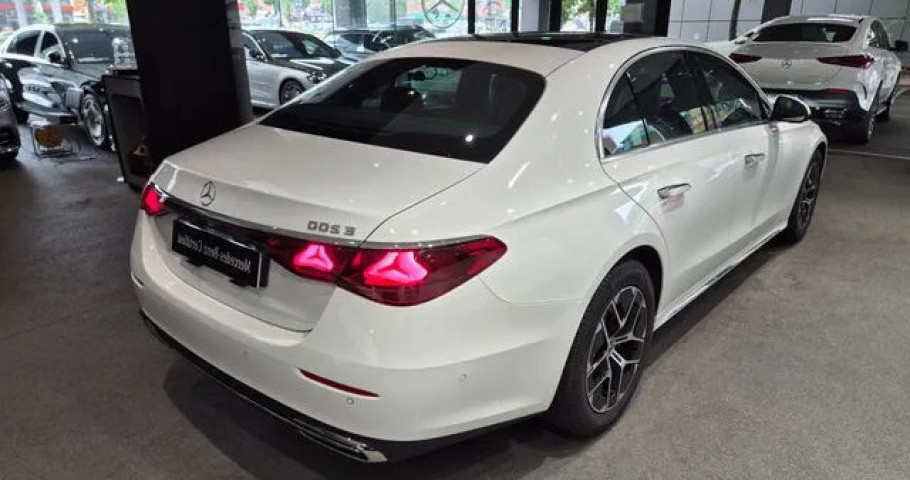 Mercedes-Benz E-Class 