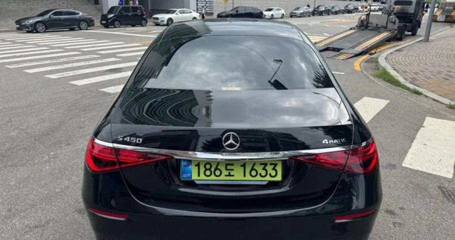 Mercedes-Benz S-Class 