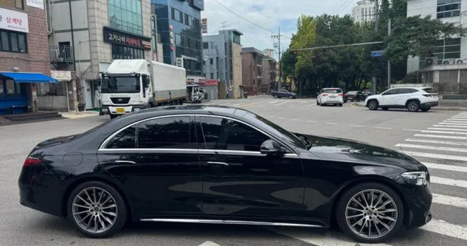 Mercedes-Benz S-Class 