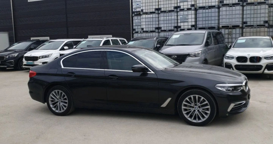 BMW 5 серия 530i 2.0 AT (249 л.с.)
