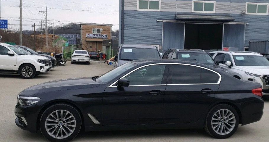 BMW 5 серия 530i 2.0 AT (249 л.с.)