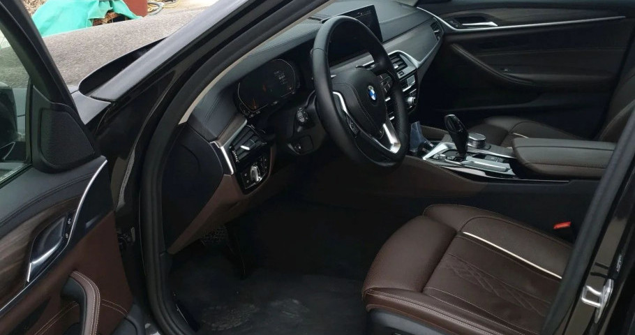 BMW 5 серия 530i 2.0 AT (249 л.с.)