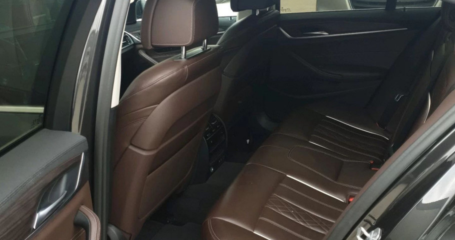 BMW 5 серия 530i 2.0 AT (249 л.с.)
