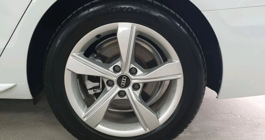 Audi A4 40 TFSI 2.0 AMT (190 л.с.)