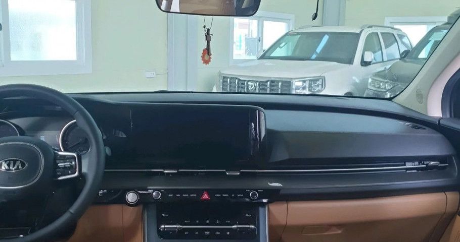 Kia Carnival 2.2d AT (202 л.с.) 2WD