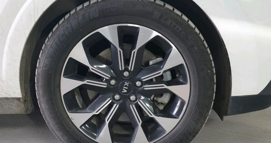 Kia Carnival 2.2d AT (202 л.с.) 2WD