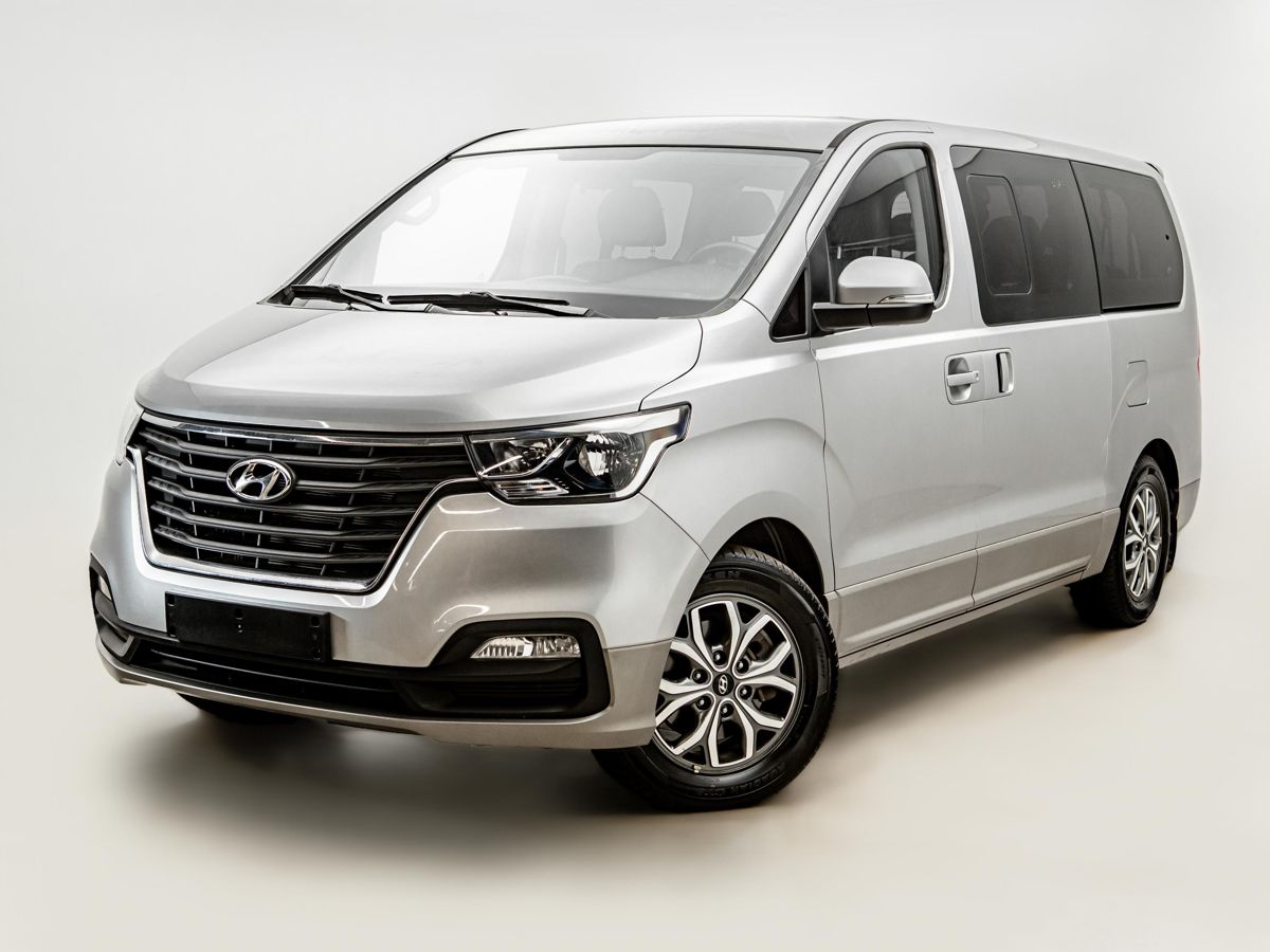 Купить Hyundai Grand Starex 2,5d AT (174 лс) цвета grey металлик 2018 года  выпуска с пробегом VIN KMHWH81K*KU****90 в Москве у официального дилера  «Ирбис»