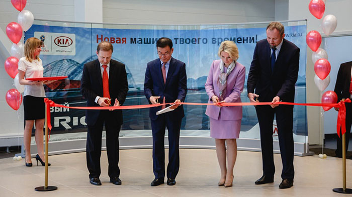 В Великом Новгороде открылся новый дилерский центр KIA Авто-МК